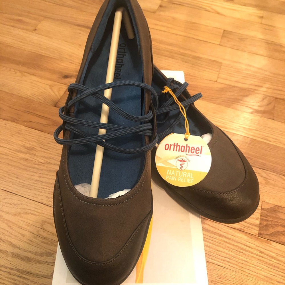 Brand New! Orthaheel brown flats